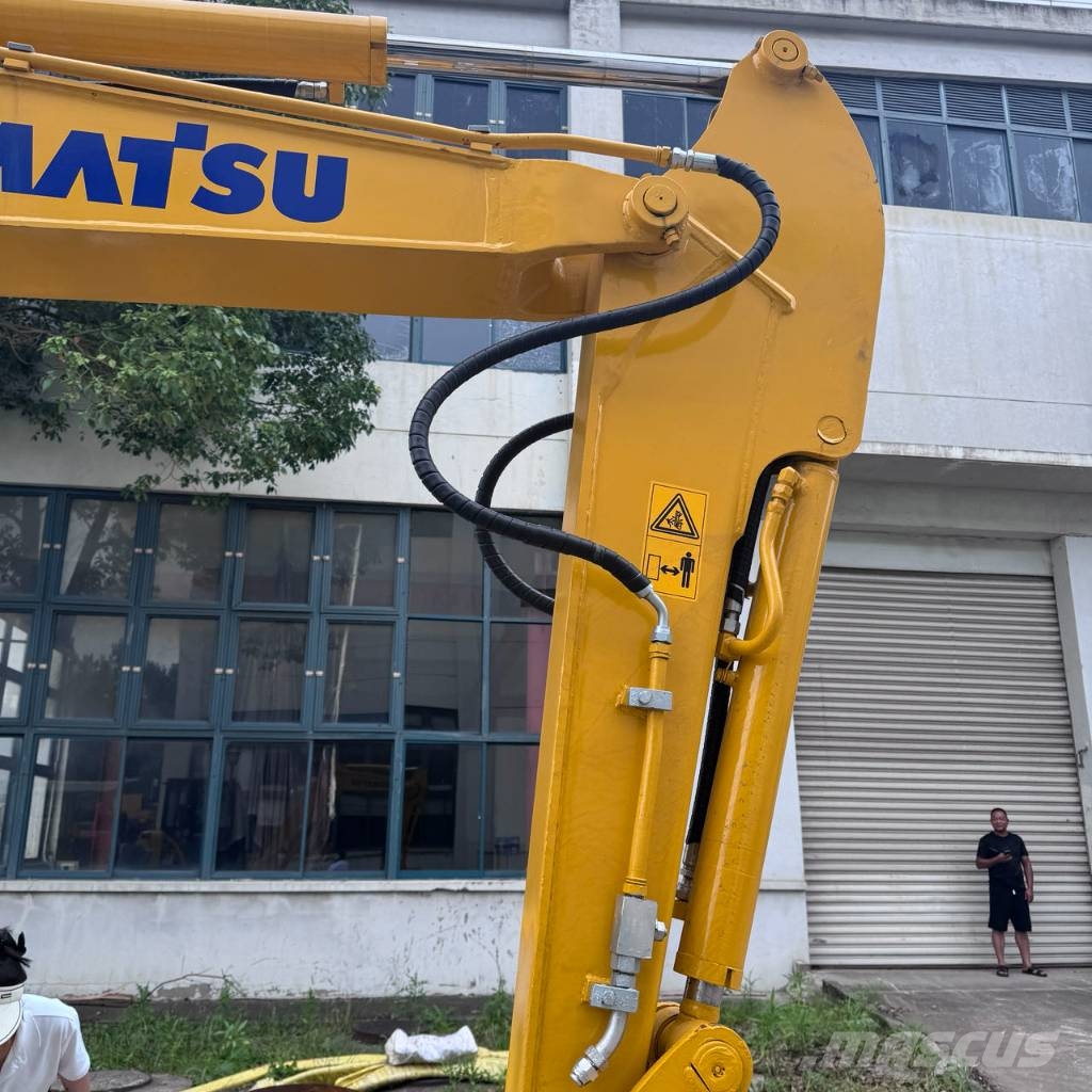 Komatsu PC 56 حفارات صغيرة أقل من 7 طن (حفارات صغيرة)