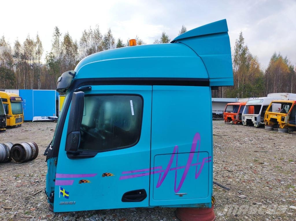Mercedes-Benz Actros MP4 cabin Kabiny i wnętrze