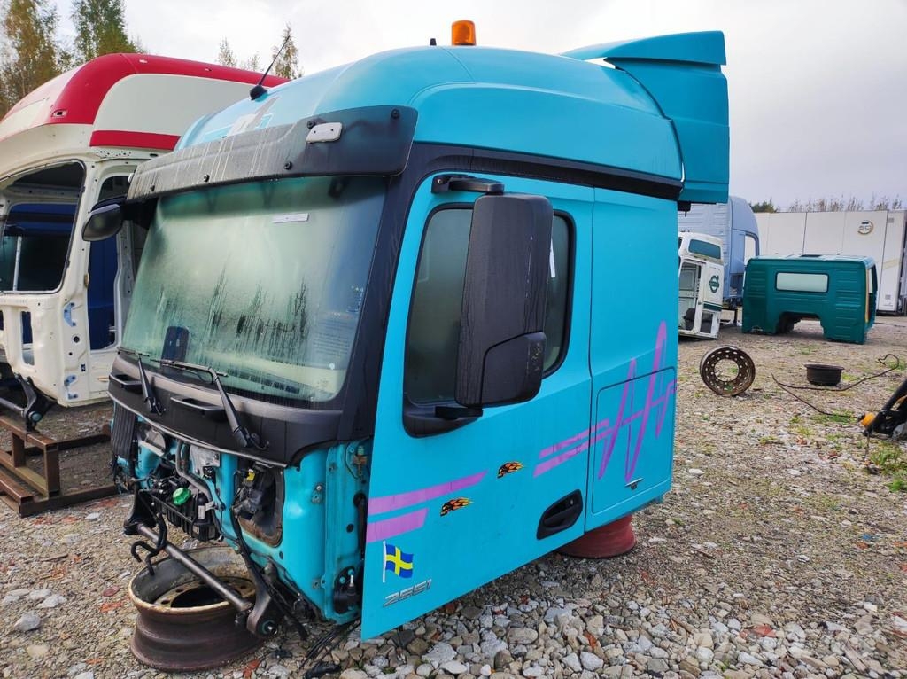 Mercedes-Benz Actros MP4 cabin Kabiny i wnętrze