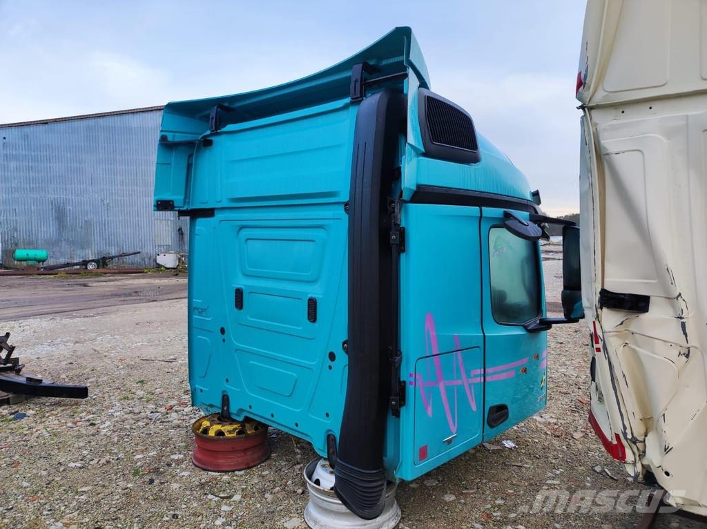 Mercedes-Benz Actros MP4 cabin Kabiny i wnętrze