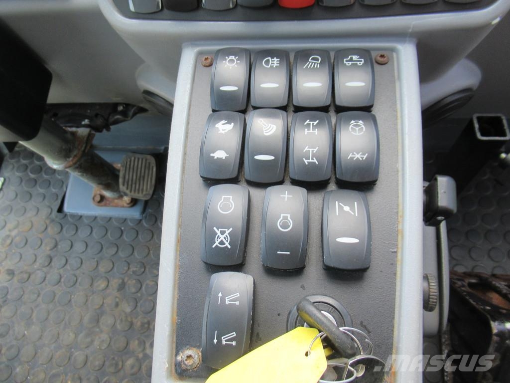 Hako Multicar M29 C EURO6 Mobilhydraulik 4WD + 4WS Kipp Utility porta attrezzi