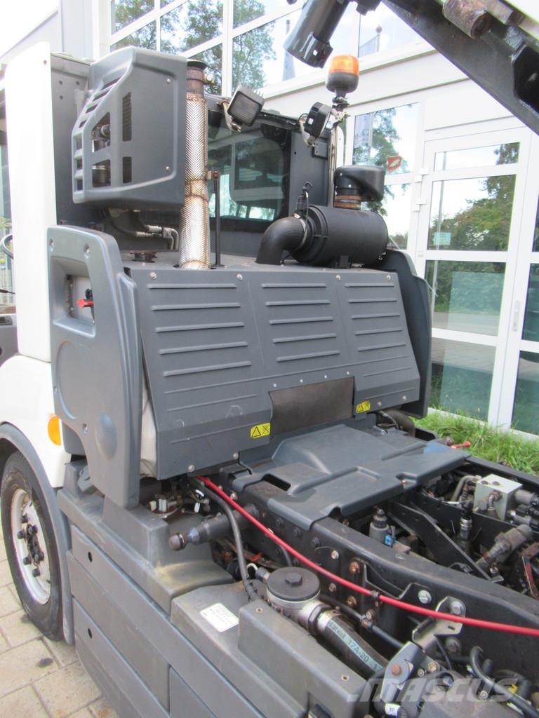 Hako Multicar M29 C EURO6 Mobilhydraulik 4WD + 4WS Kipp Utility porta attrezzi