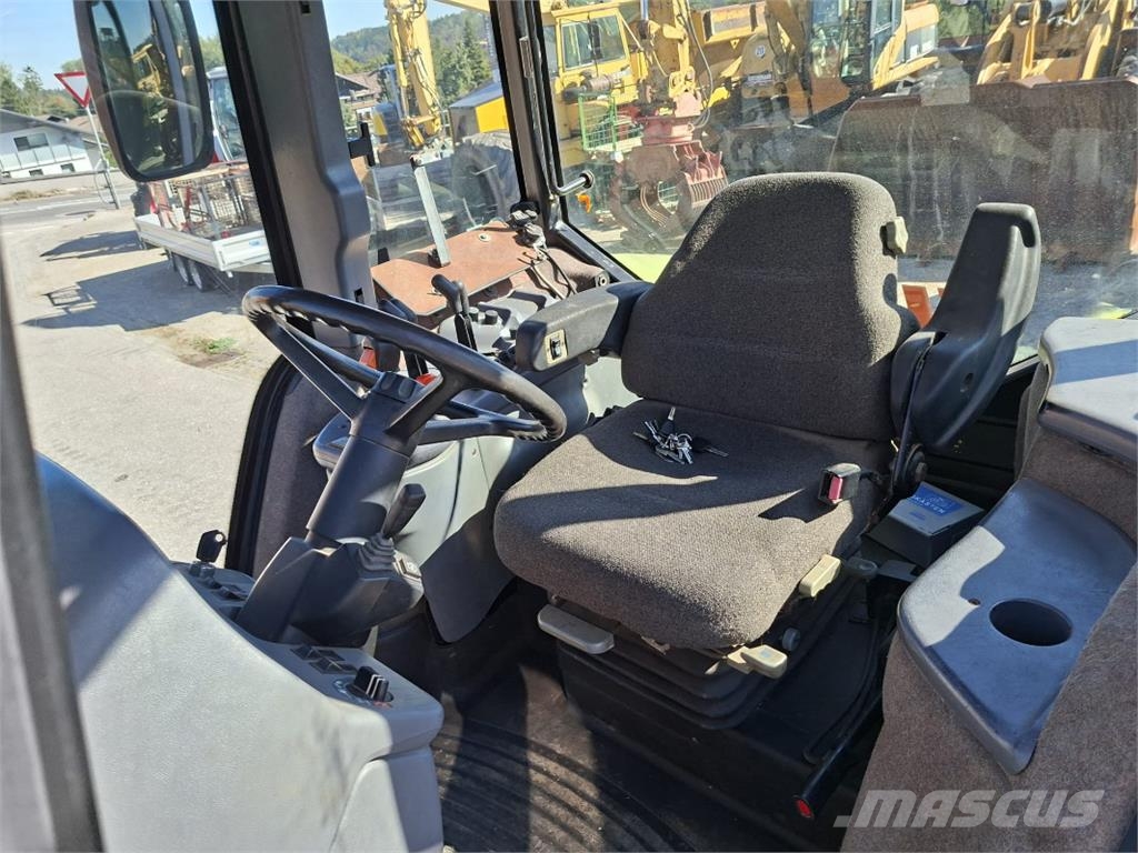 CLAAS Challenger 35 Kāpurķēžu ceļamkrāni