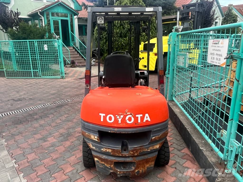 Toyota 6 FD 25 V-2929 OB شاحنات الديزل