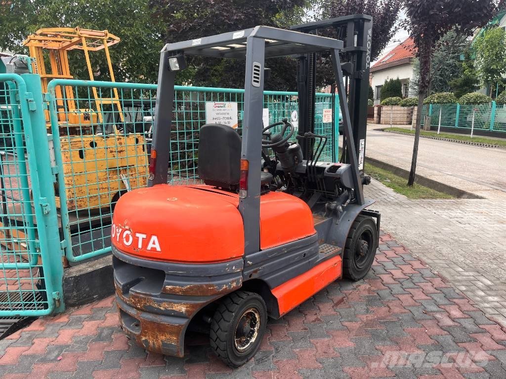 Toyota 6 FD 25 V-2929 OB شاحنات الديزل