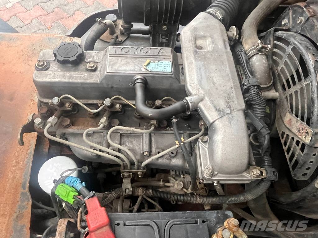 Toyota 6 FD 25 V-2929 OB شاحنات الديزل