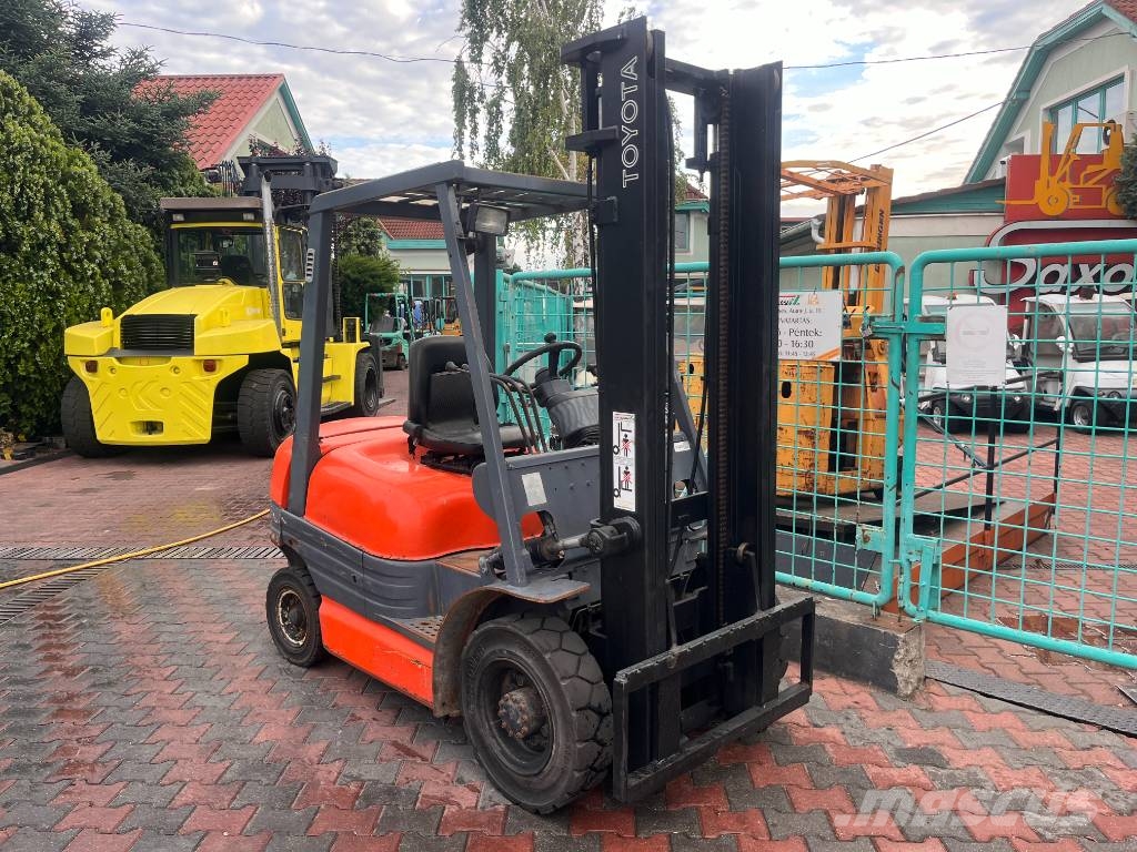 Toyota 6 FD 25 V-2929 OB شاحنات الديزل