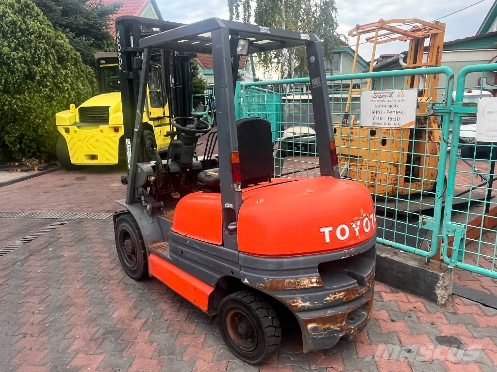Toyota 6 FD 25 V-2929 OB شاحنات الديزل