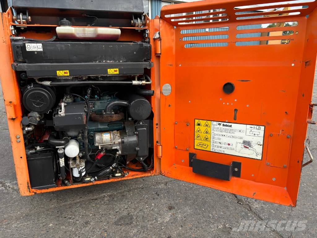 Bobcat S 70 bucket and forks Kompaktlader