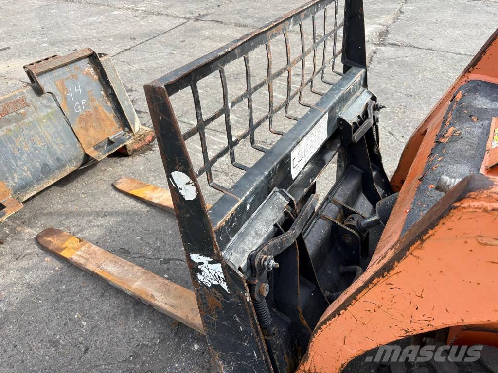 Bobcat S 70 bucket and forks Kompaktlader