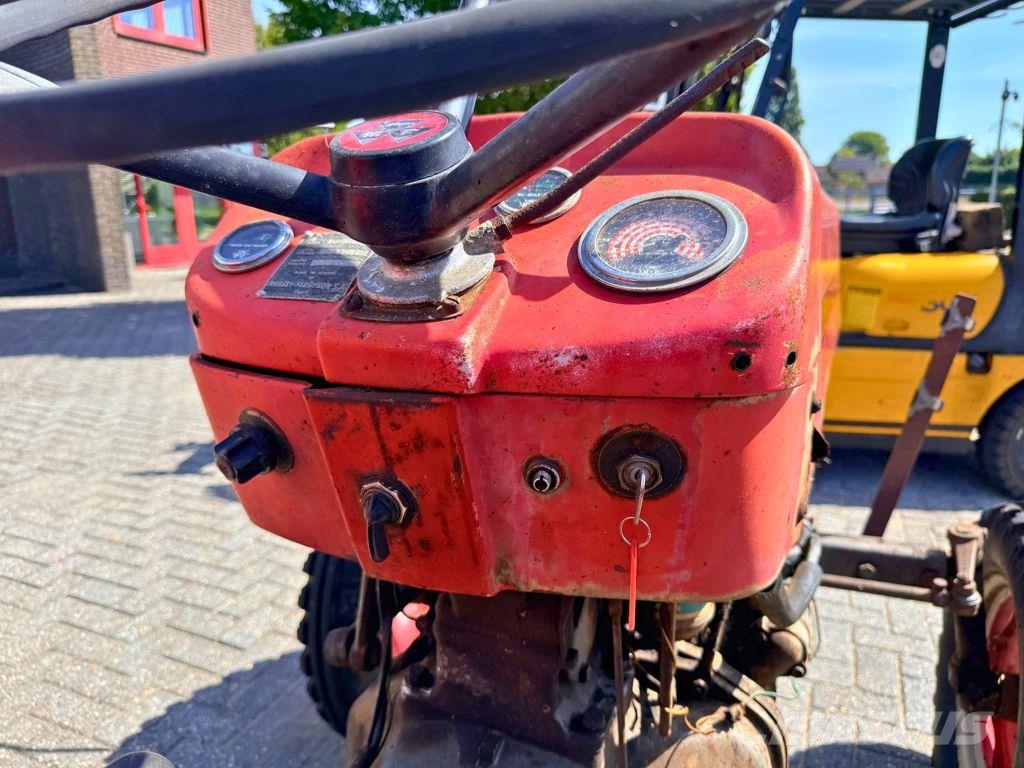 Massey Ferguson 130 Tractor Traktory