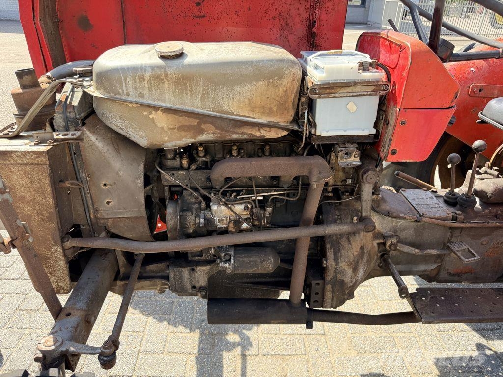 Massey Ferguson 130 Tractor Traktory