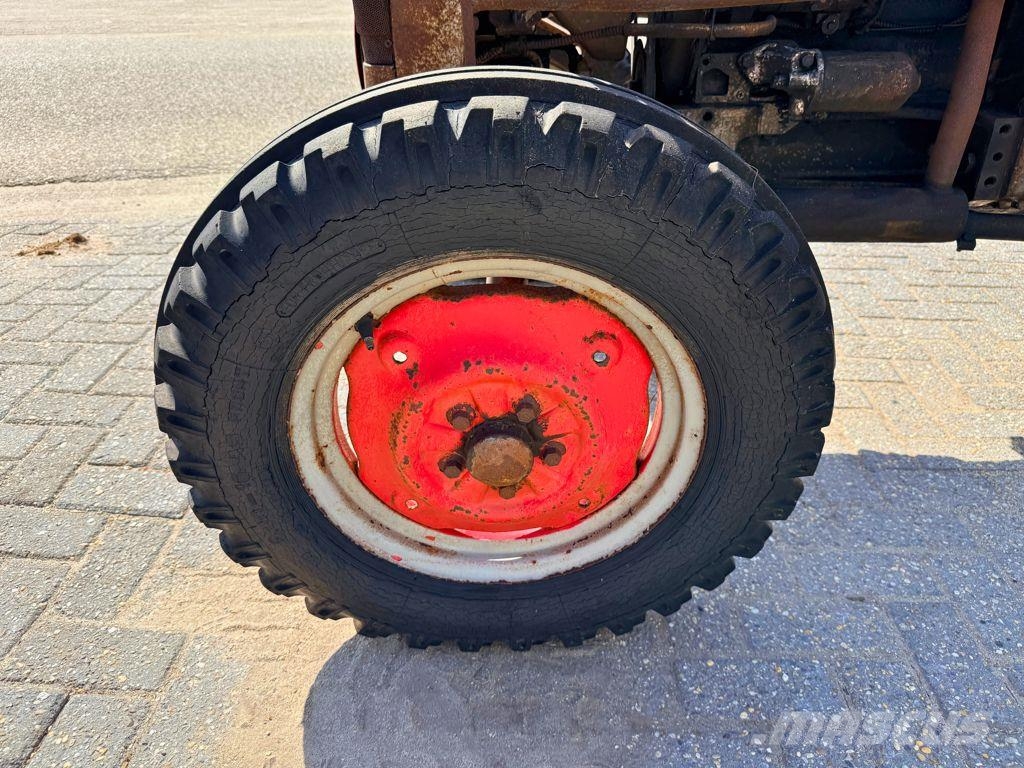 Massey Ferguson 130 Tractor Traktory
