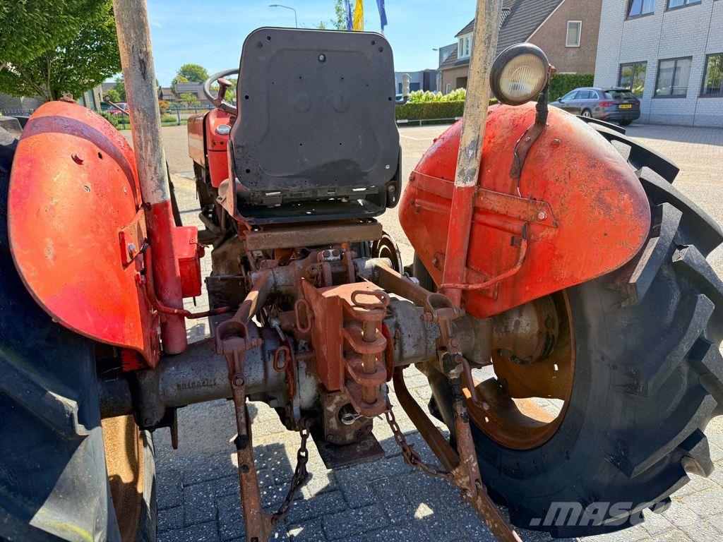 Massey Ferguson 130 Tractor Traktory