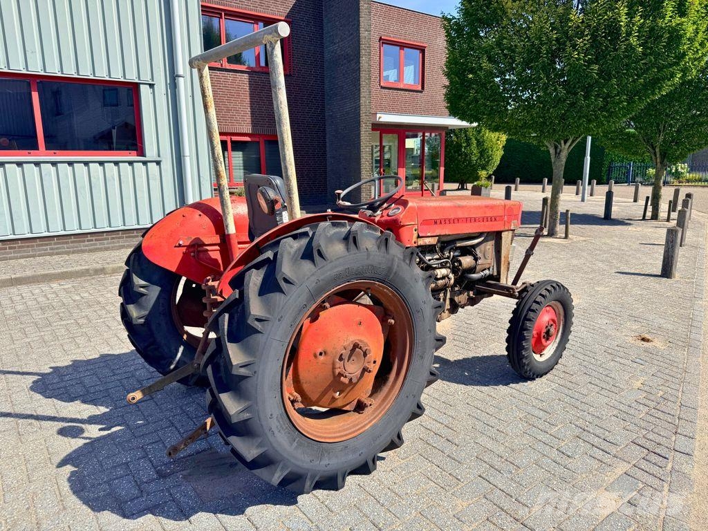 Massey Ferguson 130 Tractor Traktory