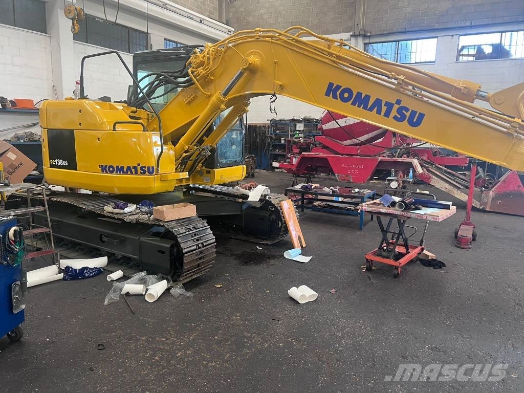 Komatsu PC 138 US حفارات زحافة