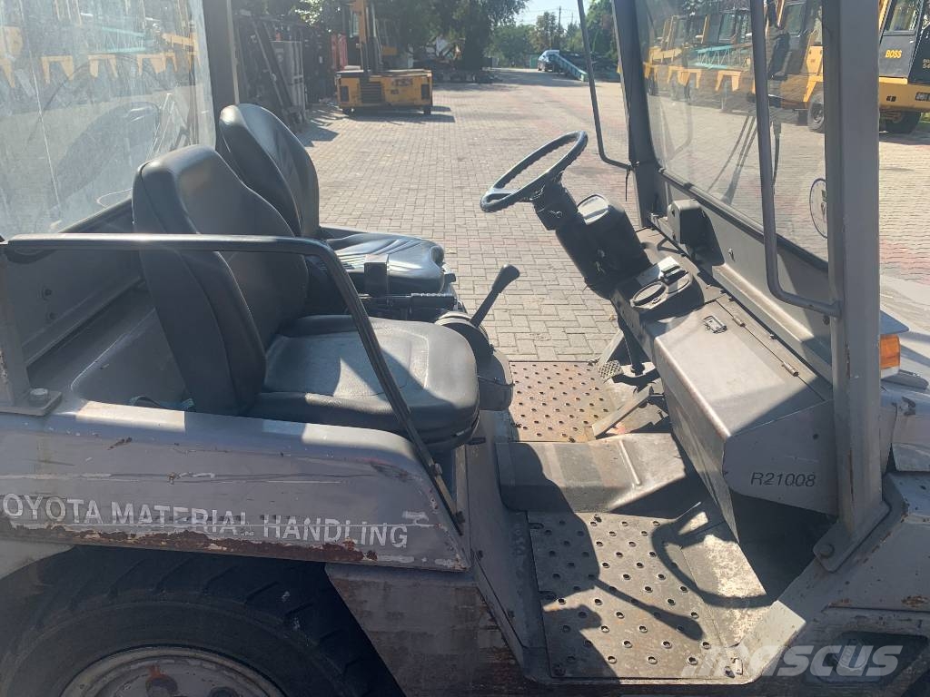 Toyota 2TD25 /02/ V-3840 EO Flughafenausrüstung