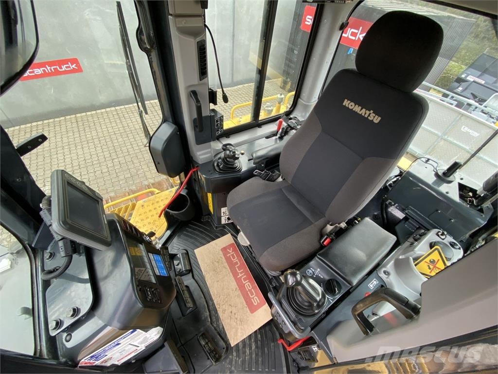 Komatsu D65PXI-18EO Buldozer sobre oruga