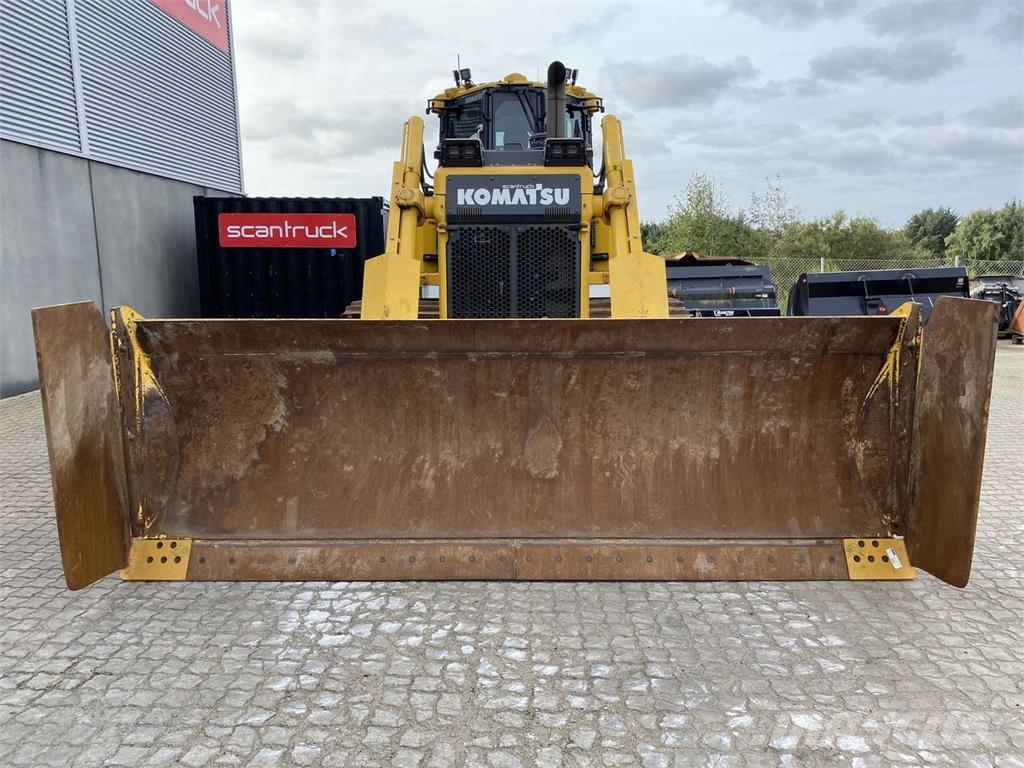 Komatsu D65PXI-18EO Buldozer sobre oruga