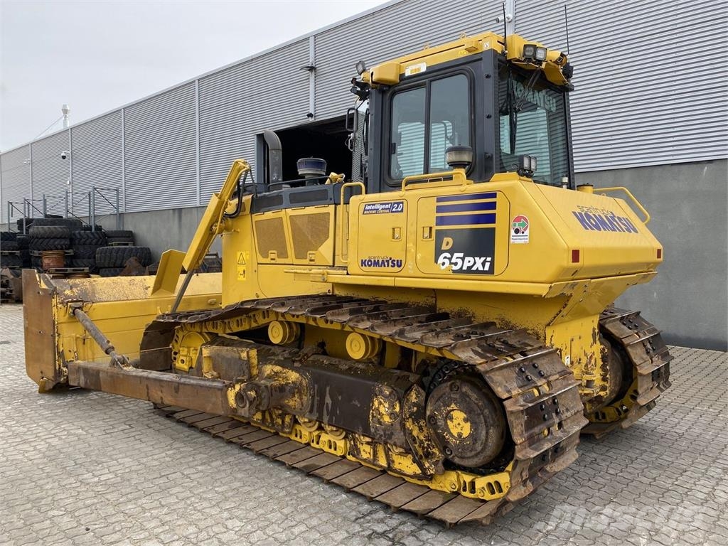 Komatsu D65PXI-18EO Buldozer sobre oruga