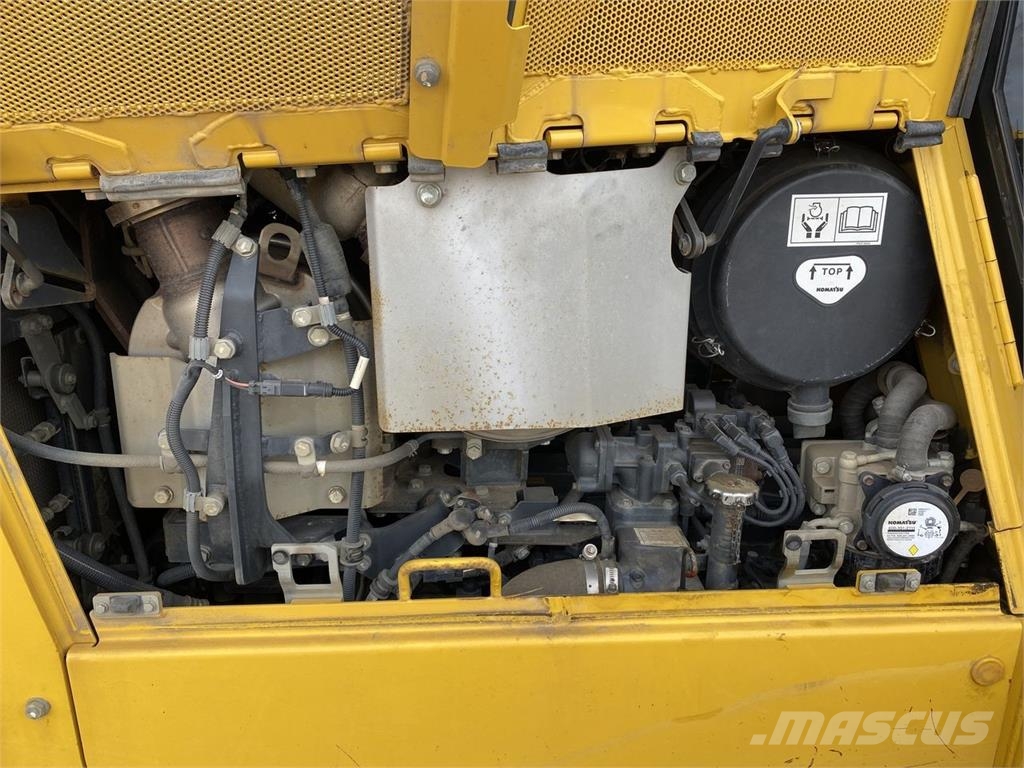 Komatsu D65PXI-18EO Buldozer sobre oruga