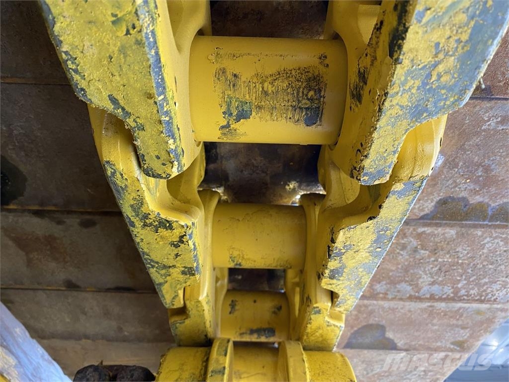 Komatsu D65PXI-18EO Buldozer sobre oruga
