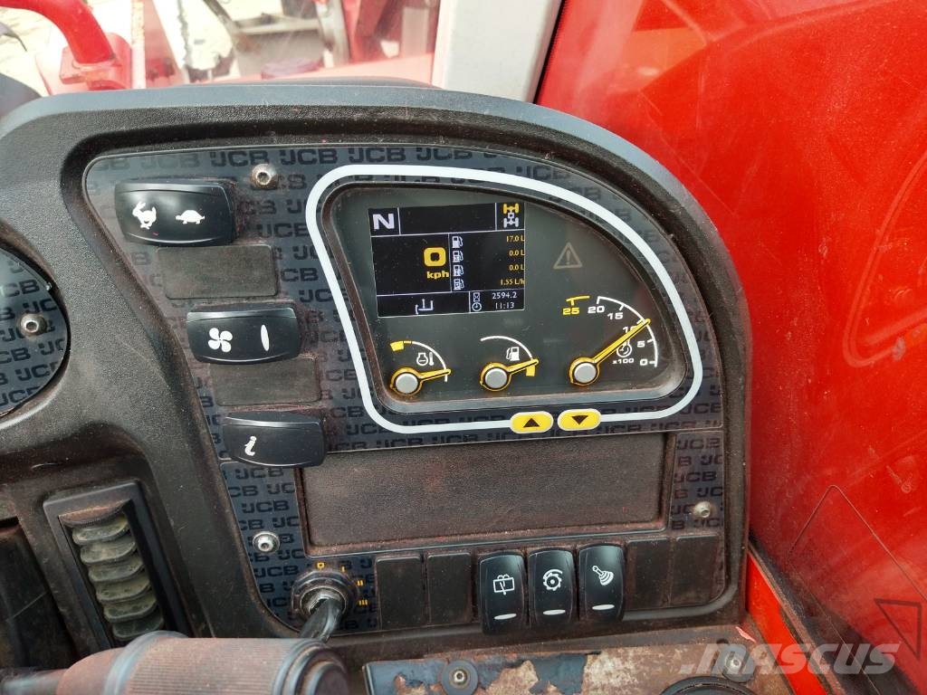 JCB 525-60 (661) Teleskopiskie manipulatori