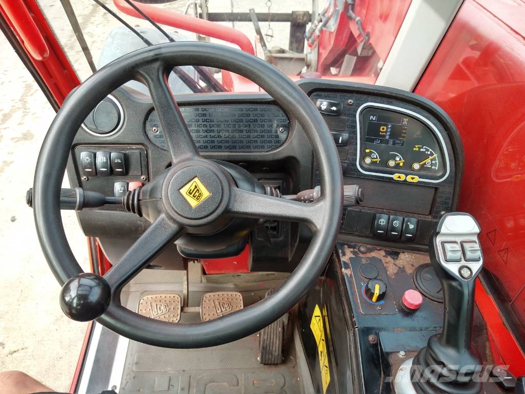 JCB 525-60 (661) Teleskopiskie manipulatori