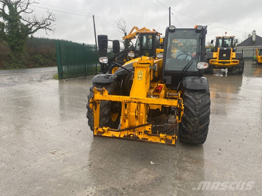 JCB 526-56 伸縮臂操作車