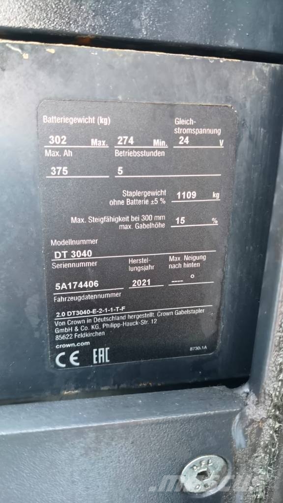 Crown DT3040 Pinontavaunu perusnostolla Samohybné vozíky