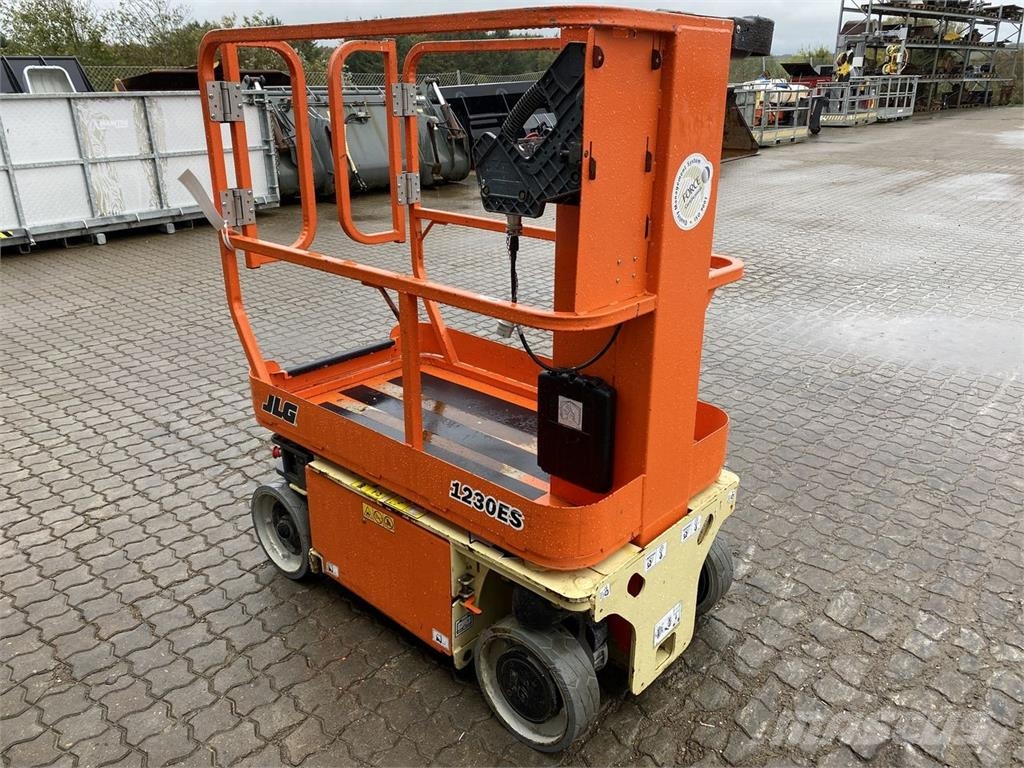 JLG 1230ES Vertical mast lifts