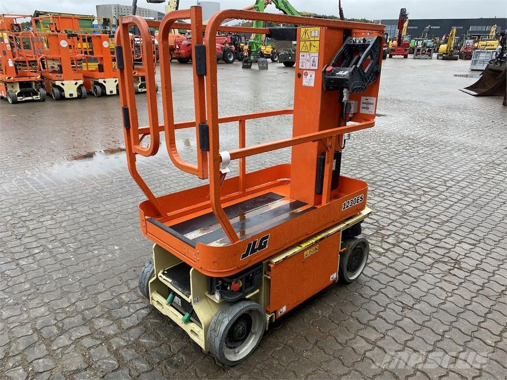 JLG 1230ES Vertical mast lifts