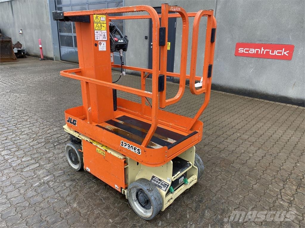 JLG 1230ES Vertical mast lifts