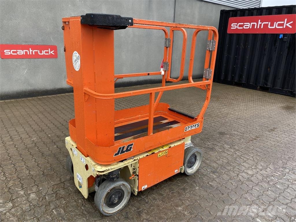 JLG 1230ES Vertical mast lifts