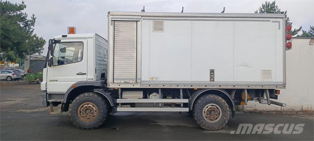 Mercedes-Benz ATEGO 1226 AF Camiones con caja de remolque