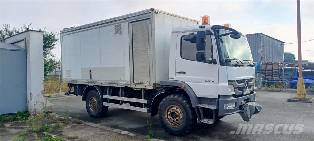 Mercedes-Benz ATEGO 1226 AF Camiones con caja de remolque