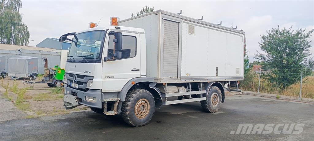 Mercedes-Benz ATEGO 1226 AF Camiones con caja de remolque