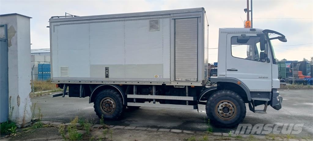 Mercedes-Benz ATEGO 1226 AF Camiones con caja de remolque