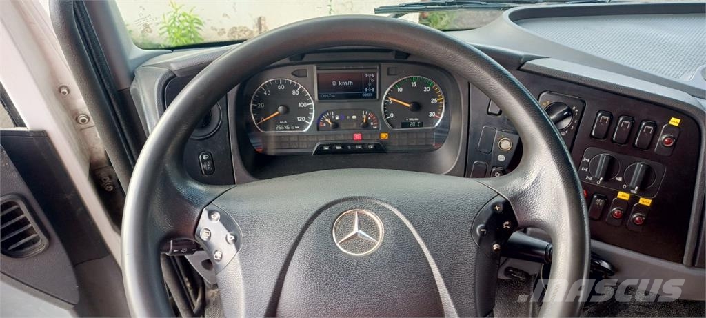 Mercedes-Benz ATEGO 1226 AF Camiones con caja de remolque