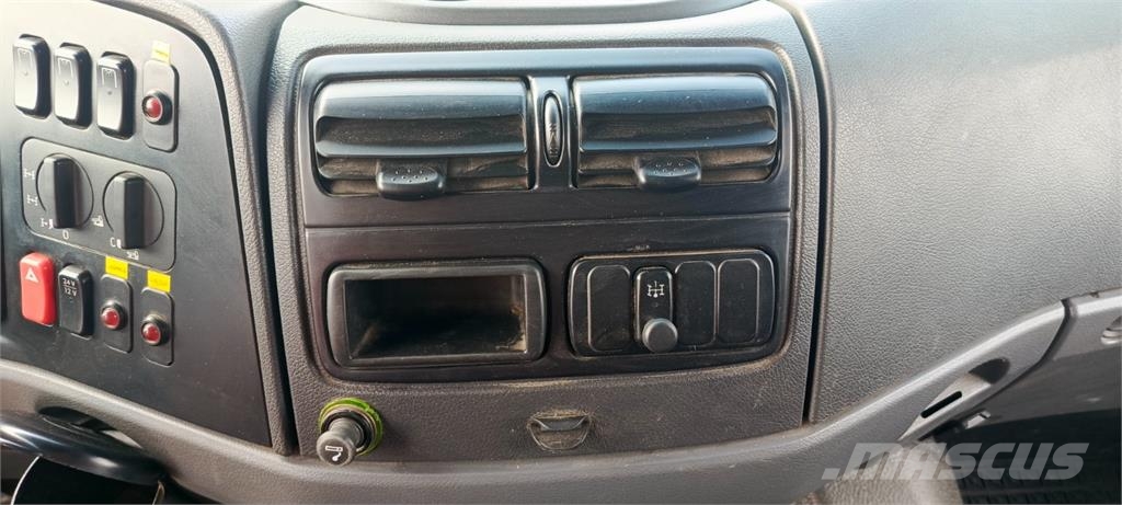 Mercedes-Benz ATEGO 1226 AF Camiones con caja de remolque
