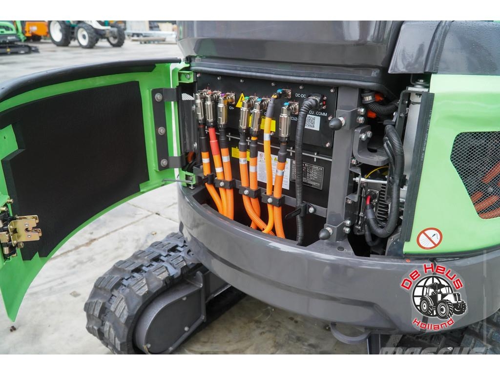 XCMG XE27E CR-EV Automašīnas