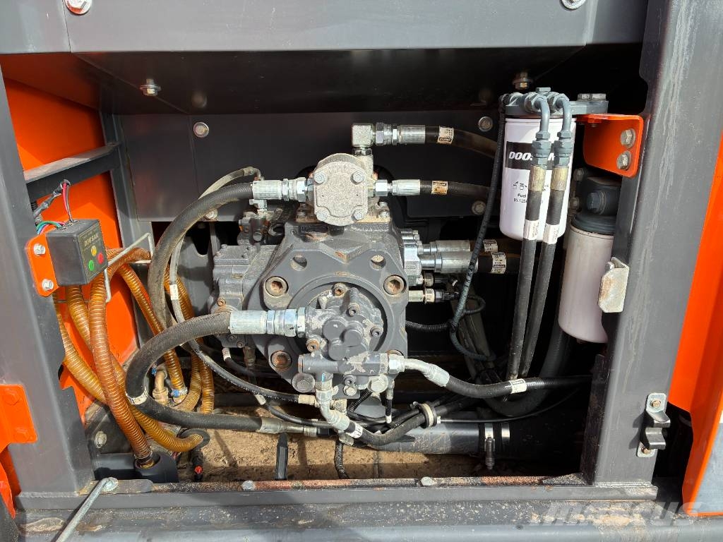 Doosan DX 255 LC-5 Gravemaskiner på larvebånd