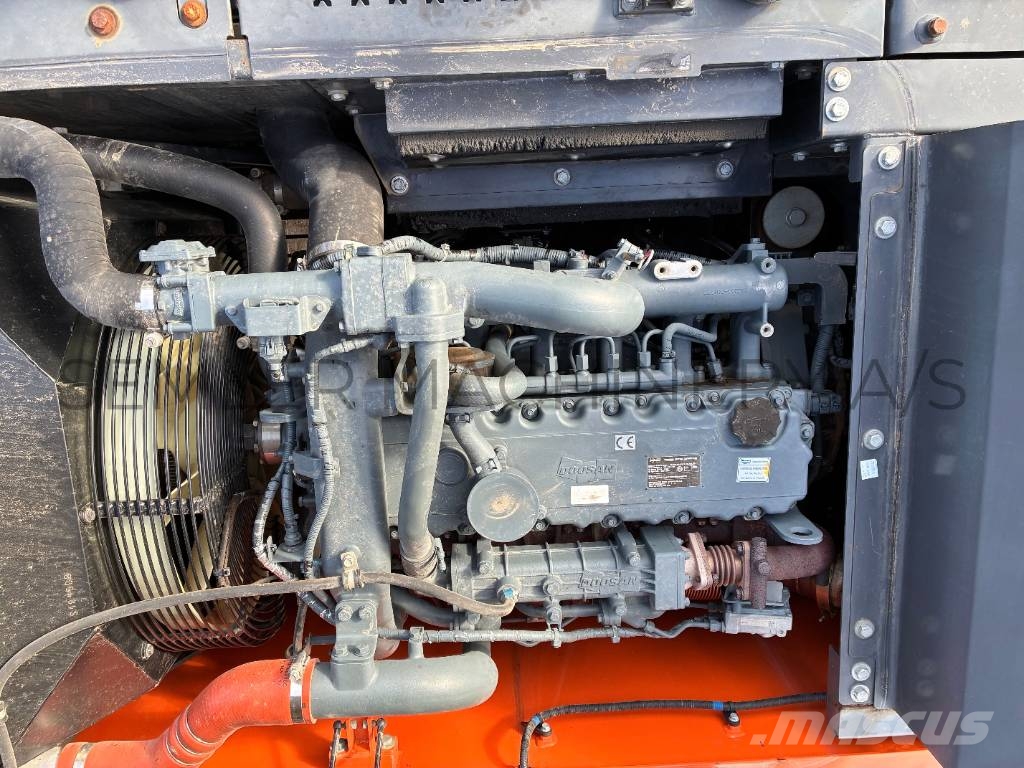 Doosan DX 255 LC-5 حفارات زحافة
