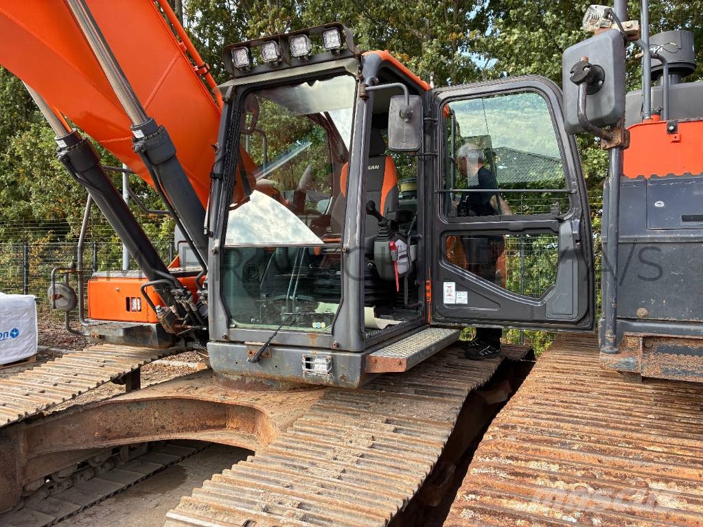 Doosan DX 255 LC-5 حفارات زحافة