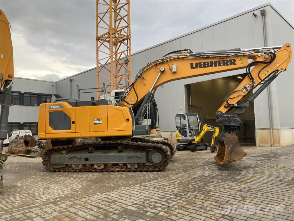 Liebherr R924 Crawler excavators