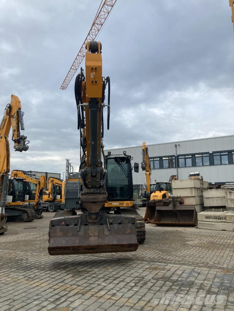 Liebherr R924 Crawler excavators