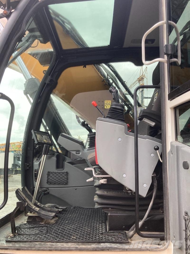 Liebherr R924 Crawler excavators