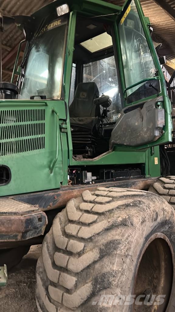 John Deere 1110 D Naudoti miškovežiai (Forvarderiai)