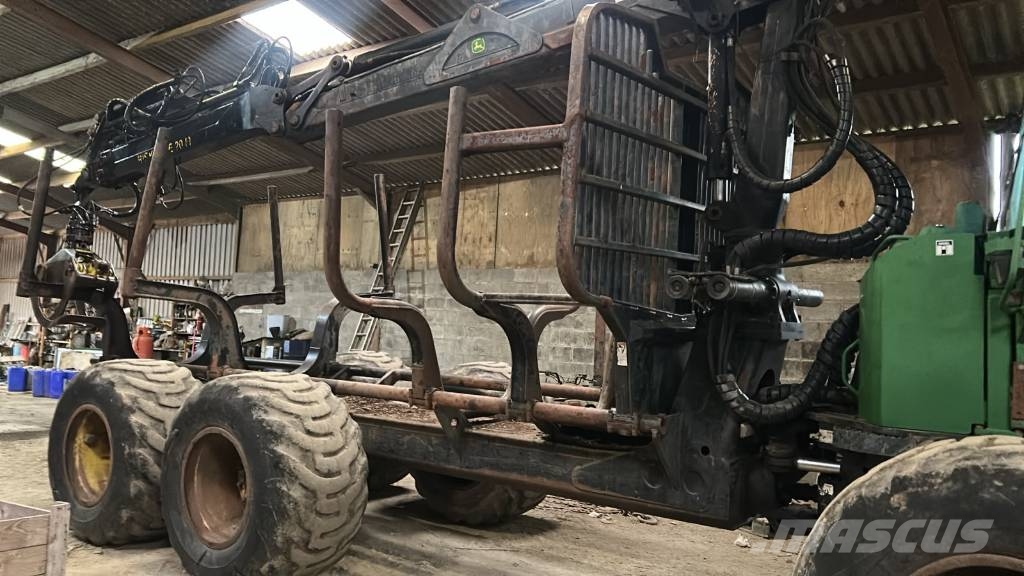 John Deere 1110 D Naudoti miškovežiai (Forvarderiai)