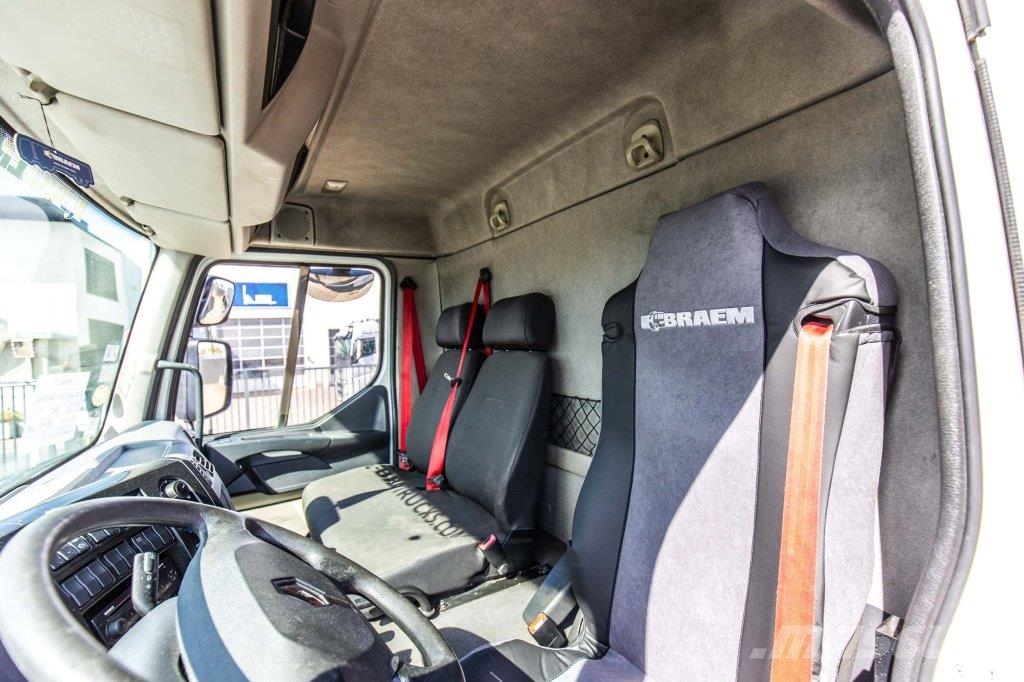 Renault D16 240 DXI Nákladné vozidlá s bočnou zhrnovacou plachtou